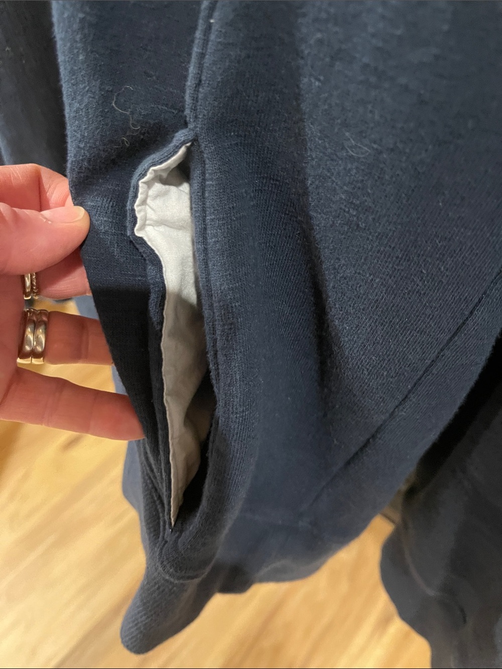Vineyard Vines Navy Pullover Hoodie with White Lining & Drawstrings - Picture 7 of 9